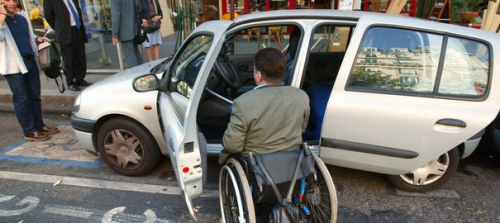 tranports-handicap-voiture-fauteuil_4554944.jpg